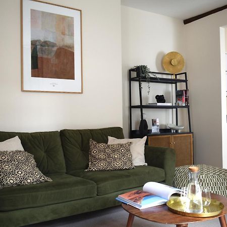 Elegant Apartment On Historic Cobbled High St Shrewsbury Town Centre Kültér fotó